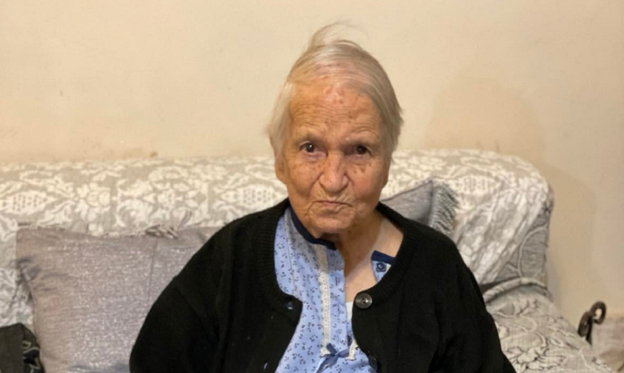 Εμβολιάστηκε γιαγιά 106 ετών στον Βόλο - «Θέλω να κερδίσω κι αυτό τον πόλεμο»