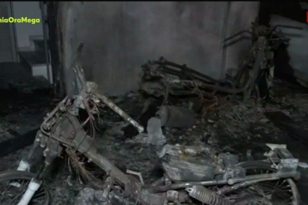 Εμπρησμός η φωτιά που έβαλε σε κίνδυνο οικογένειες στα Σεπόλια – Η ΕΛ.ΑΣ. ανέλαβε την έρευνα