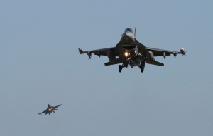 Ο Στόλτενμπεργκ δίνει άδεια στην Ουκρανία για χτυπήματα με F16 εντός της Ρωσίας - «Είναι επικίνδυνος, σταματήστε τον»