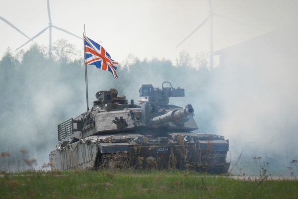 Η Βρετανία καλεί τις ουδέτερες χώρες στην «αγκάλη» του ΝΑΤΟ: «Θα σας προστατεύσουμε»