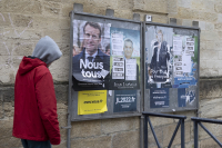 Κάλπες στη Γαλλία: Προβάδισμα Μακρόν - Πόσο πιθανό είναι το «ατύχημα» Λεπέν