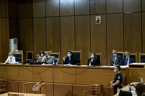 Δίκη Χρυσής Αυγής: Πρώην μέλη «καίνε» στελέχη - Επεισόδιο με την Ουρανία Μιχαλολιάκου