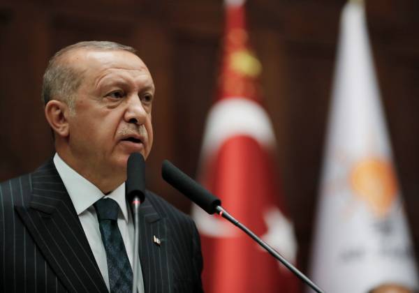 Ο Ερντογάν υπόσχεται να «δώσει ένα μάθημα» στον Χάφταρ, αν επαναλάβει τις επιθέσεις