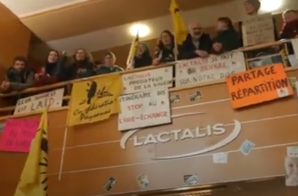 Γαλλία: Διαδηλωτές εισέβαλαν στην Lactalis - «Παγκόσμιο σύμβολο εκμετάλλευσης των αγροτών»