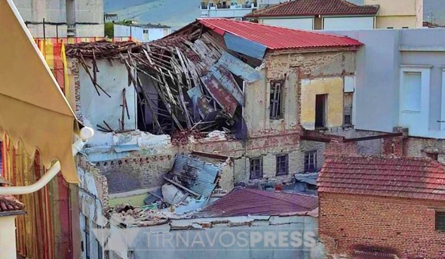 Πανικός στον Τύρναβο: Κατέρρευσε στέγη κτηρίου