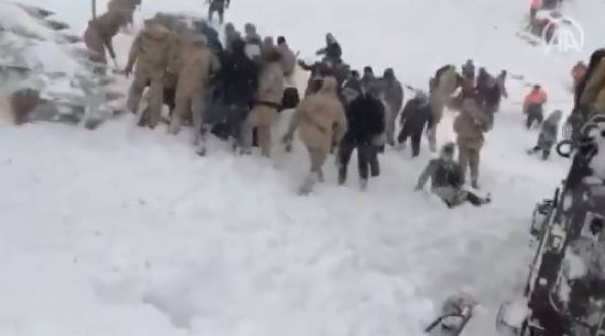 Συγκλονιστικό βίντεο: Τα πρώτα λεπτά μετά τη φονική χιονοστιβάδα στην Τουρκία