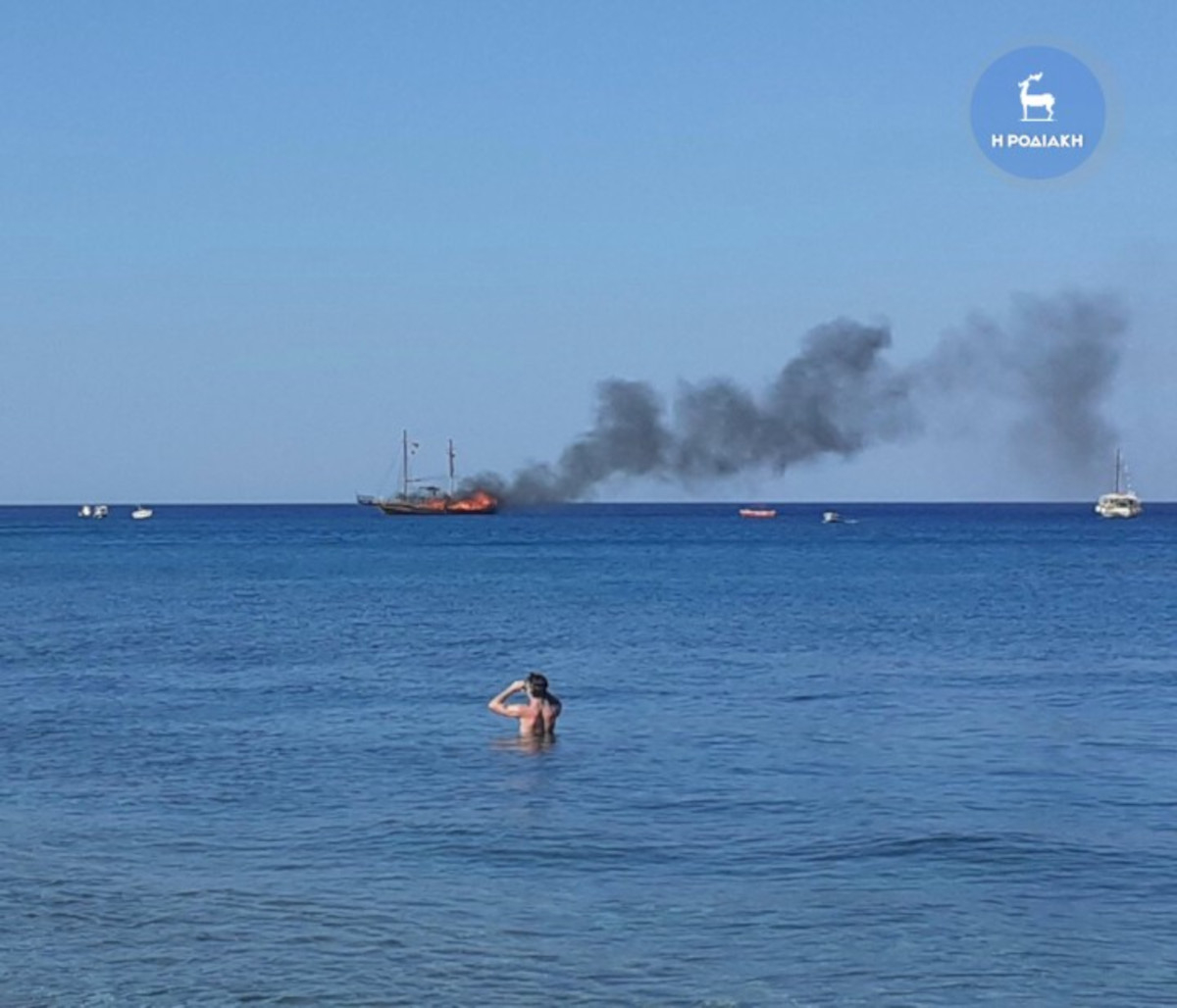Ρόδος: Φωτιά τώρα σε τουριστικό σκάφος με 82 επιβάτες