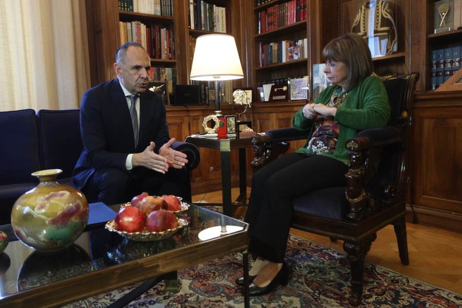 Γεραπετρίτης: Ενημέρωσε τη Σακελλαροπούλου για την επίσκεψη του Ερντογάν