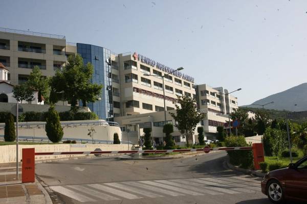 Χαμός με νέα κρούσματα στην Αιδηψό, τους έστειλαν με ταξί στο νοσοκομείο