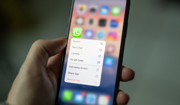 WhatsApp: Νέο «έξυπνο» κουμπί διευκολύνει τις ομαδικές κλήσεις