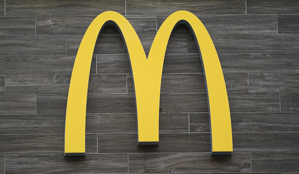 Βρετανία: Σεξουαλική παρενόχληση, ρατσισμό και μπούλινγκ καταγγέλλουν πάνω από 100 υπάλληλοι των McDonald's