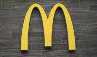 Βρετανία: Σεξουαλική παρενόχληση, ρατσισμό και μπούλινγκ καταγγέλλουν πάνω από 100 υπάλληλοι των McDonald&#039;s