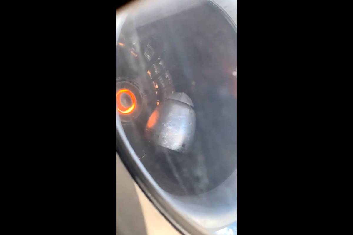 Πτήση τρόμου στις ΗΠΑ: Είδαν τον κινητήρα να πιάνει φωτιά στον αέρα (Βίντεο)