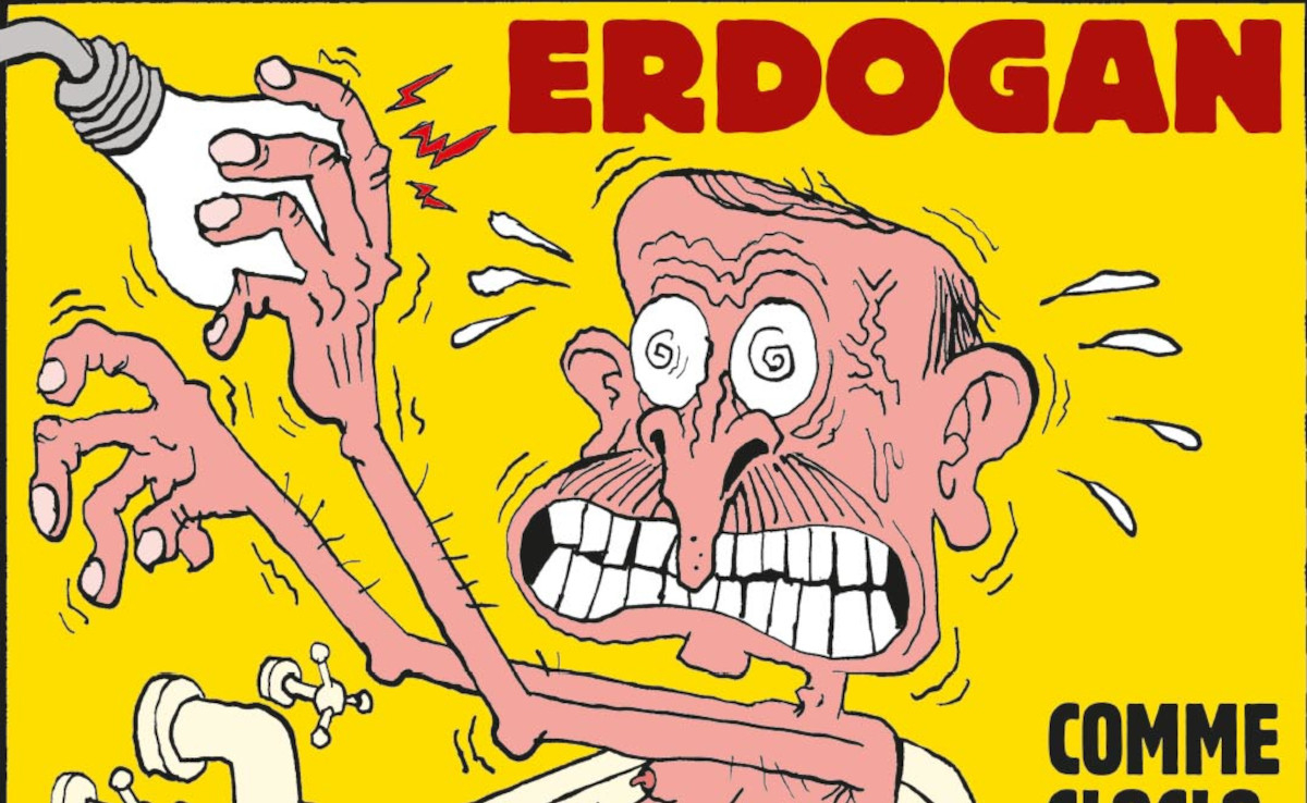 Νέο καυστικό εξώφυλλο του Charlie Hebdo: Ο Ερντογάν παθαίνει ηλεκτροπληξία στην μπανιέρα