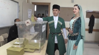 Εκλογές στην Τουρκία: Πήγαν να ψηφίσουν με παραδοσιακές φορεσιές (Βίντεο)