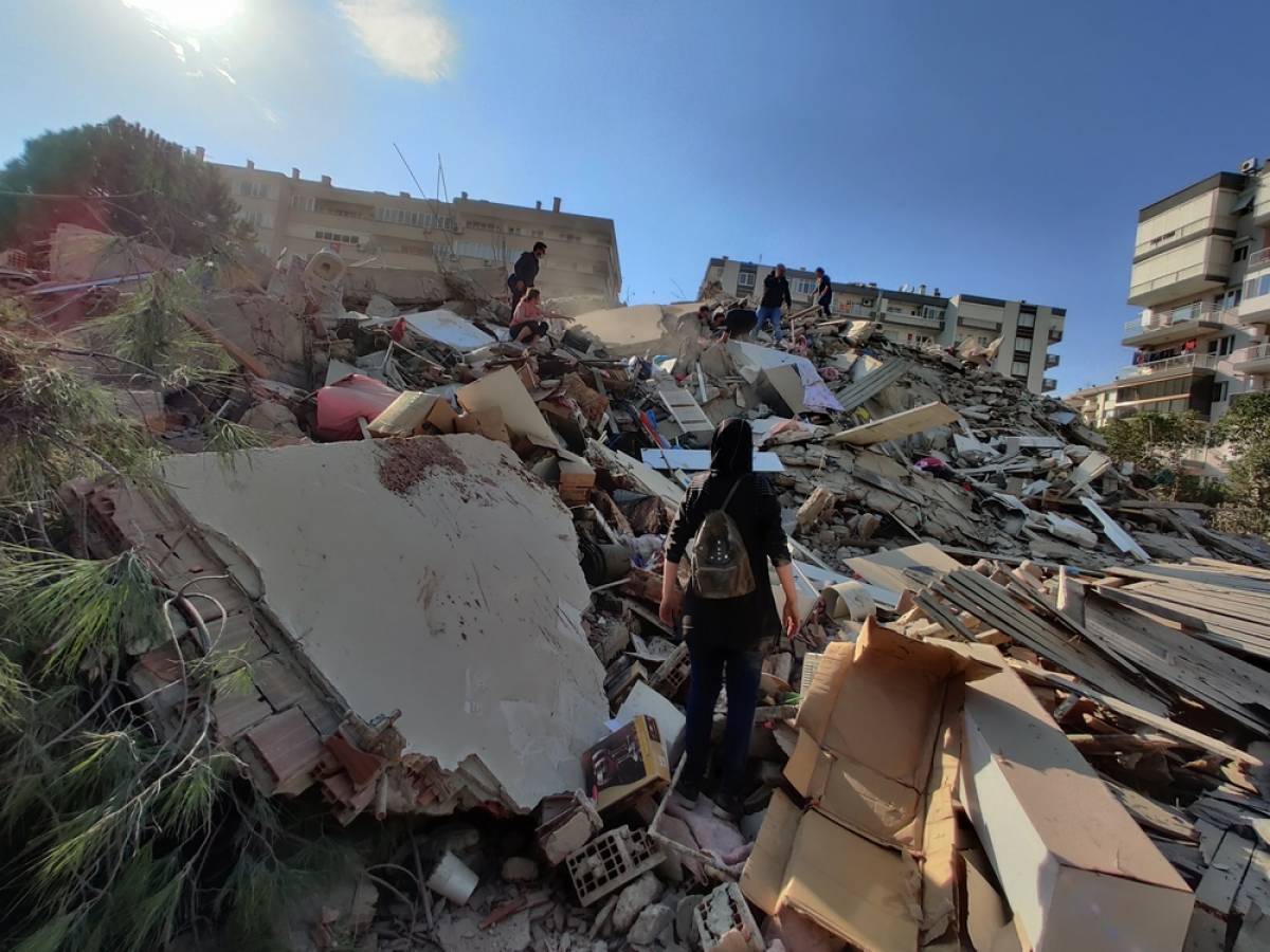 Σεισμός στη Σάμο: Τεράστιες καταστροφές στη Σμύρνη, τουλάχιστον 4 νεκροί - Φόβοι για δεκάδες εγκλωβισμένους