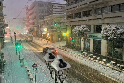 Σφοδρή χιονόπτωση σε όλη τη Μαγνησία - Κλειστά τα σχολεία, μάχη να κρατηθούν ανοιχτοί οι δρόμοι