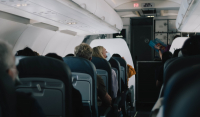 Κορονοϊός: Γιατί δεν πρέπει να βγάζουμε τη μάσκα στο αεροπλάνο - Συμβουλές για ασφαλή πτήση