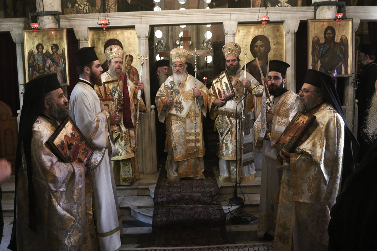 Κυριακή της Ορθοδοξίας: Στη Μονή Πετράκη και χωρίς πολιτικούς αρχηγούς η Θεία Λειτουργία