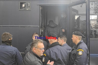 Διεκόπη η δίκη για τη δολοφονία του Άλκη Καμπανού - Έφυγαν από την πίσω πόρτα οι 12 κατηγορούμενοι