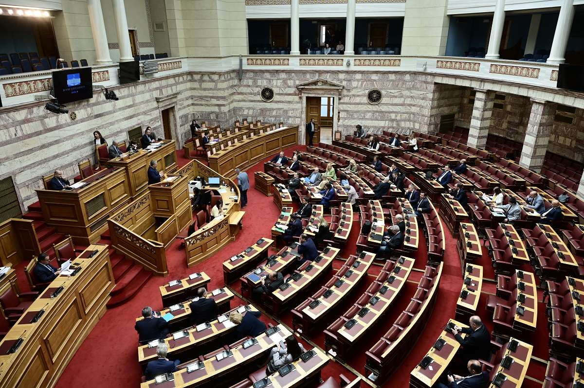 Η τελευταία μάχη στη Βουλή πριν τις Eυρωεκλογές: Η ακρίβεια στο επίκεντρο, παρών ο Κασσελάκης