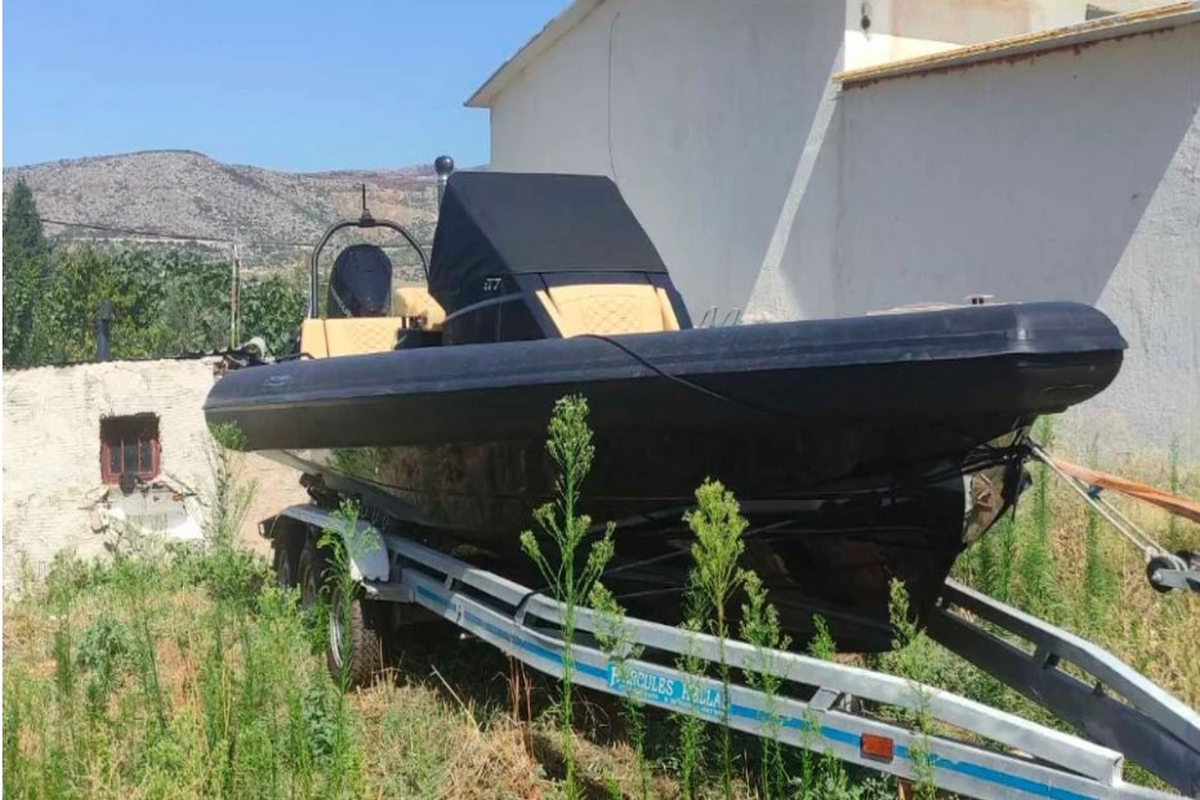 Κλεμμένο σκάφος από τη μαρίνα της Βουλιαγμένης βρέθηκε στα Άνω Λιόσια