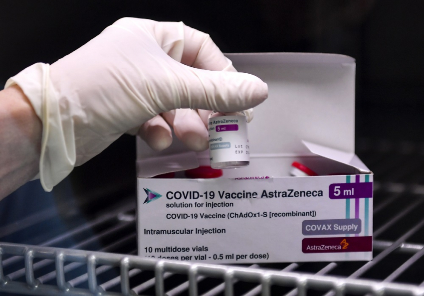 Εμβόλιο AstraZeneca: Θρομβώσεις στη πρώτη δόση - Αυξητική τάση στις μικρές ηλικίες