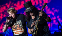 Guns ‘N Roses: Οι τελευταίες ετοιμασίες πριν τη συναυλία στο ΟΑΚΑ (Βίντεο drone)