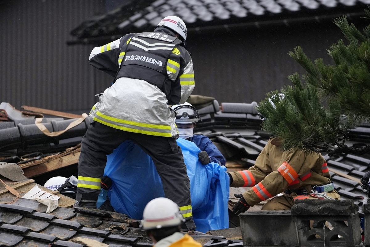 Σεισμός στην Ιαπωνία: 78 νεκροί, δεκάδες αγνοούμενοι - Μάχη με τον χρόνο για τα σωστικά συνεργεία
