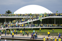 Σκηνές χάους στη Βραζιλία: Οπαδοί του Μπολσονάρου εισέβαλαν σε Κογκρέσο και Προεδρικό Μέγαρο (Βίντεο)
