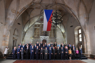 Πράγα: Τους «χώρισαν» 14 ηγέτες - Ούτε βλέμμα μεταξύ Μητσοτάκη - Ερντογάν (φωτογραφίες)