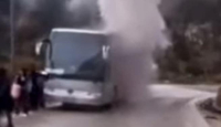 Εύβοια: Φωτιά σε τουριστικό λεωφορείο στη Χιλιαδού