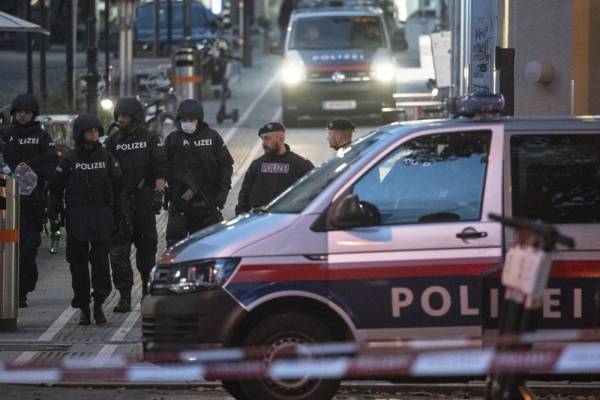 Βιέννη: Τουλάχιστον 4 νεκροί και δεκάδες τραυματίες από την τρομοκρατική επίθεση