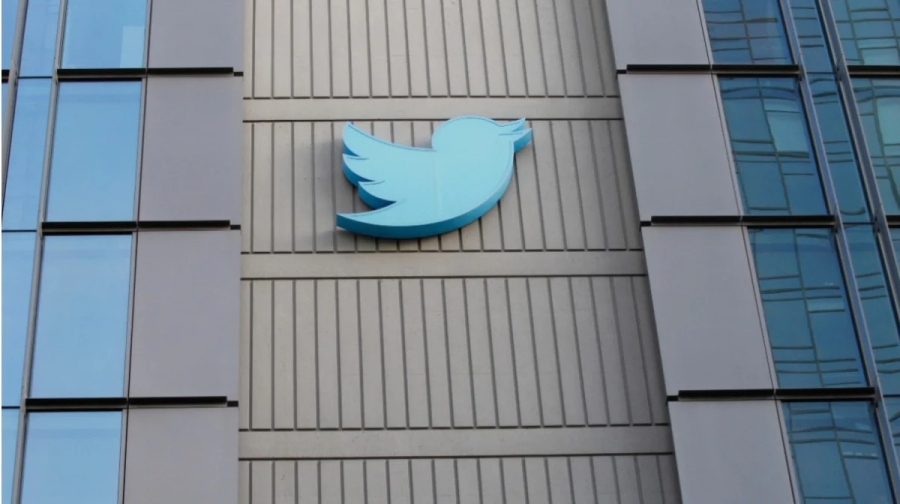 Twitter: Ο Έλον Μασκ απέλυσε τουλάχιστον 200 εργαζόμενους