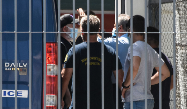 Πέτρος Φιλιππίδης: Παραπέμπεται σε δίκη για έναν βιασμό και δύο απόπειρες βιασμού