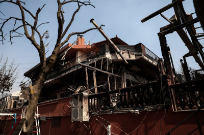 Ο απολογισμός της φωτιάς στη Βαρυμπόμπη: Στάχτη 12.500 στρέμματα, σοβαρές ζημιές σε 76 σπίτια