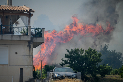 Συγκλονιστική μαρτυρία για τη φωτιά στα Κρέστενα: «Είμαστε περικυκλωμένοι από τις φλόγες. Το κακό έγινε μέσα σε 10 λεπτά όπως το 2007»