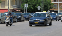 Θεσσαλονίκη: Χτύπησαν στο κεφάλι οδηγό ταξί μετά από τροχαίο και τον εγκατέλειψαν
