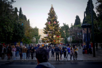 Χωρίς νέα μέτρα οι ανακοινώσεις - Χριστούγεννα με τη μετάλλαξη Ομικρον στην Ελλάδα