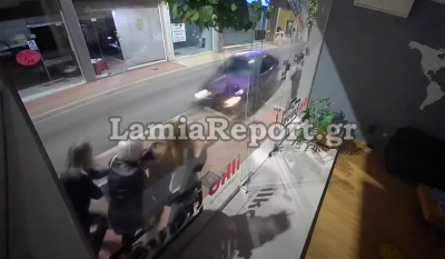 Λαμία: Βίντεο ντοκουμέντο από την τρελή πορεία αυτοκινήτου που παρέσυρε διανομέα – Τραυματίστηκε 16χρονη