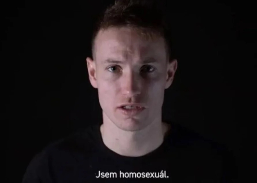 «Δεν θέλω πια να κρύβομαι» - Coming out από Τσέχο ποδοσφαιριστή (βίντεο)