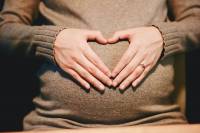Κορονοϊός και εγκυμοσύνη: 5 κρίσιμες απαντήσεις από τον ΕΟΔΥ