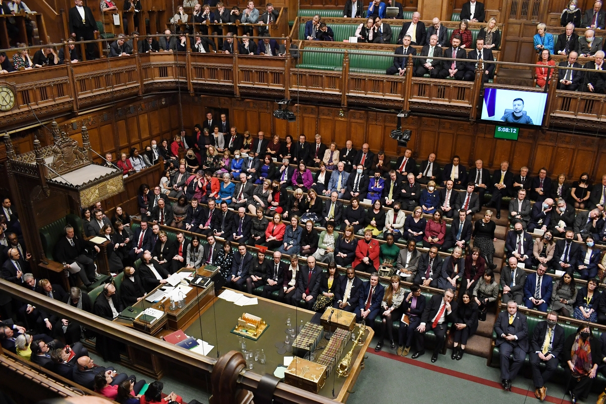 Παραιτήθηκε ο βουλευτής που παρακολούθησε πορνό σε συνεδριάσεις της βρετανικής Βουλής