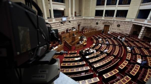 Βουλή: Κατάθεση πολυνομοσχεδίου «σκούπα»