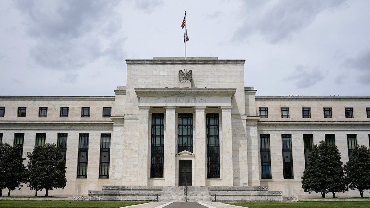 Fed: Αμετάβλητα τα επιτόκια – Ξεπέρασε το 5% το 10ετές ομόλογο των ΗΠΑ