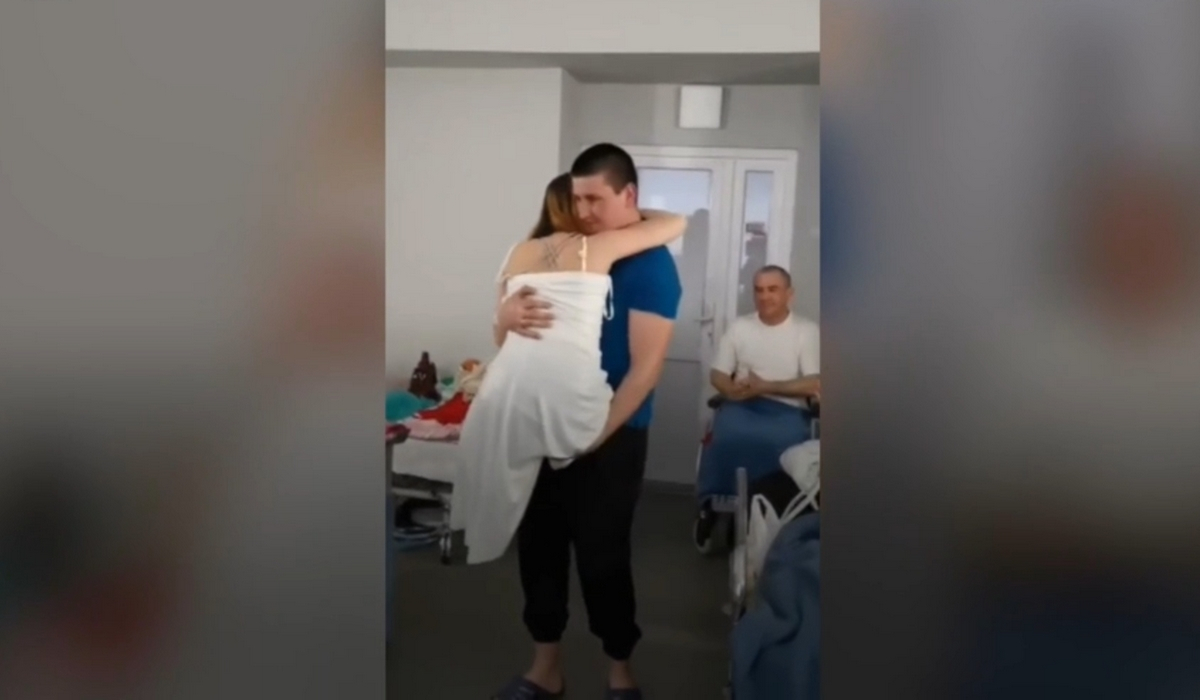 Συγκλονιστικό βίντεο από την Ουκρανία: Έχασε τα πόδια της από νάρκη και χορεύει ξανά με τον άντρα της