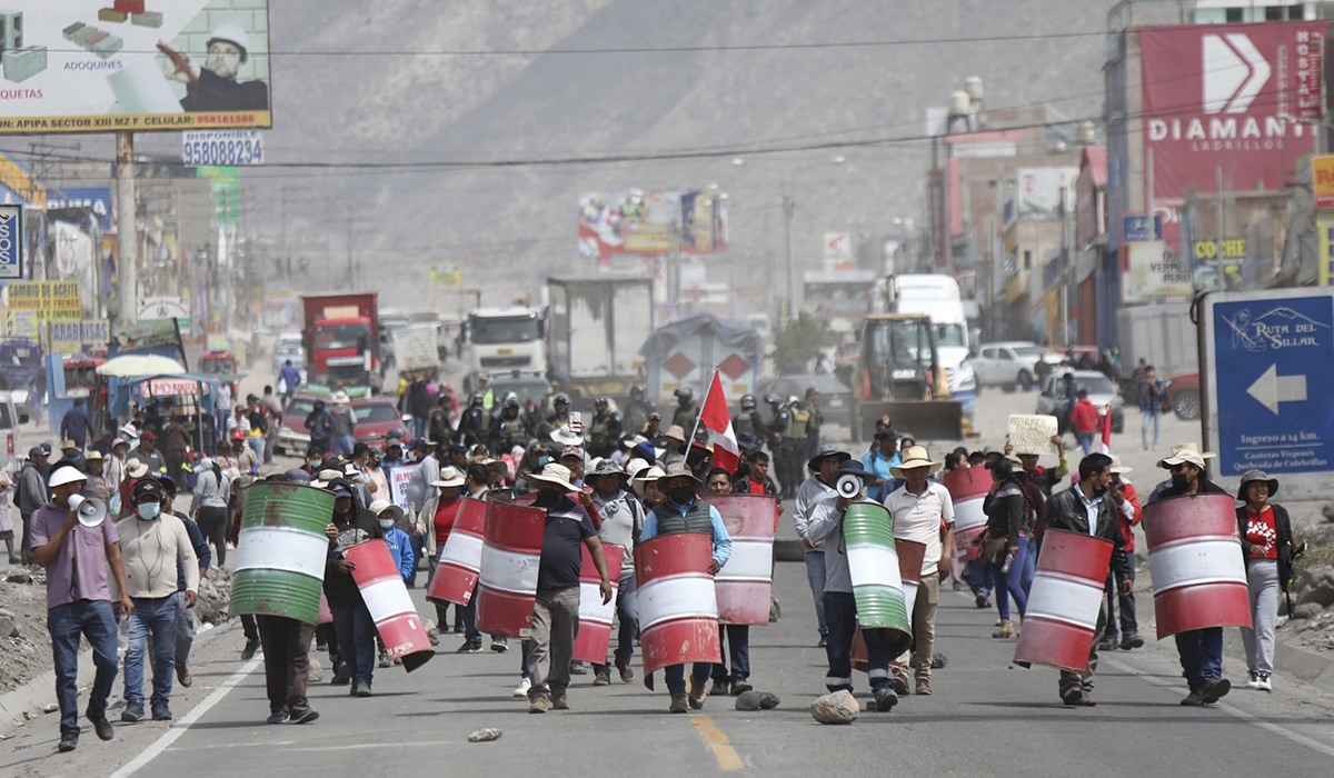 Περού: Το Κογκρέσο απορρίπτει το αίτημα της προέδρου οι εκλογές να γίνουν φέτος