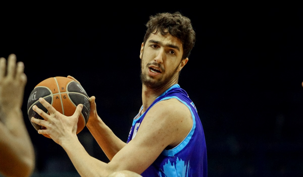 Basket League: Ο Νίκος Χουγκάζ αναδείχθηκε καλύτερος Νέος Παίκτης