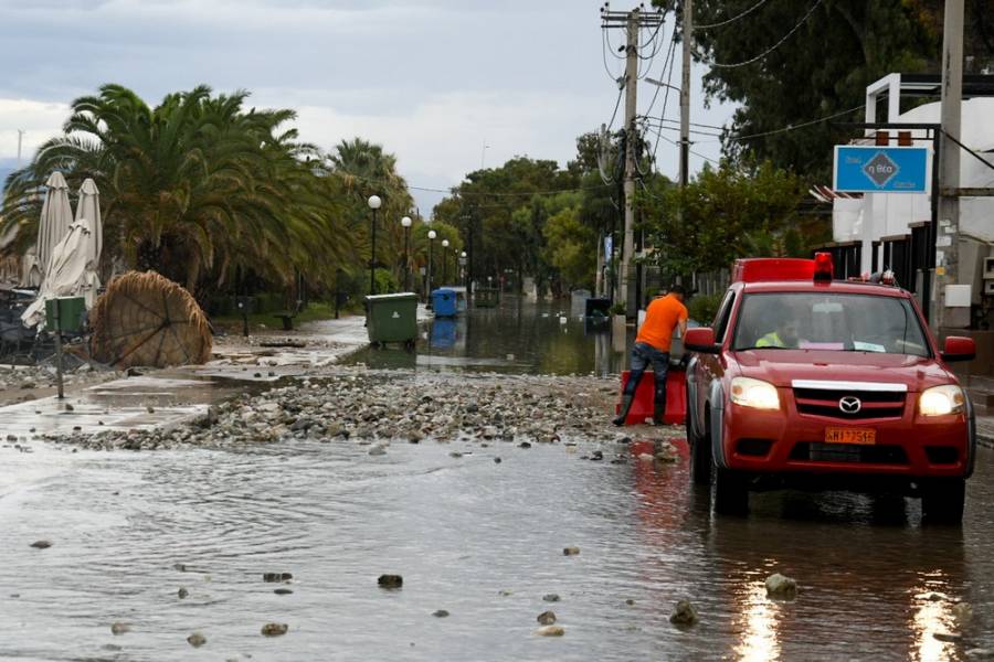 Ιανός: Πλημμύρες στα Λουτρά Ωραίας Ελένης - Κλειστός ο δρόμος Ισθμού-Επιδαύρου
