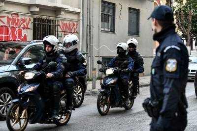 Εξάρχεια: Αστυνομική επιχείρηση σε υπό κατάληψη κτίριο στη Στουρνάρη